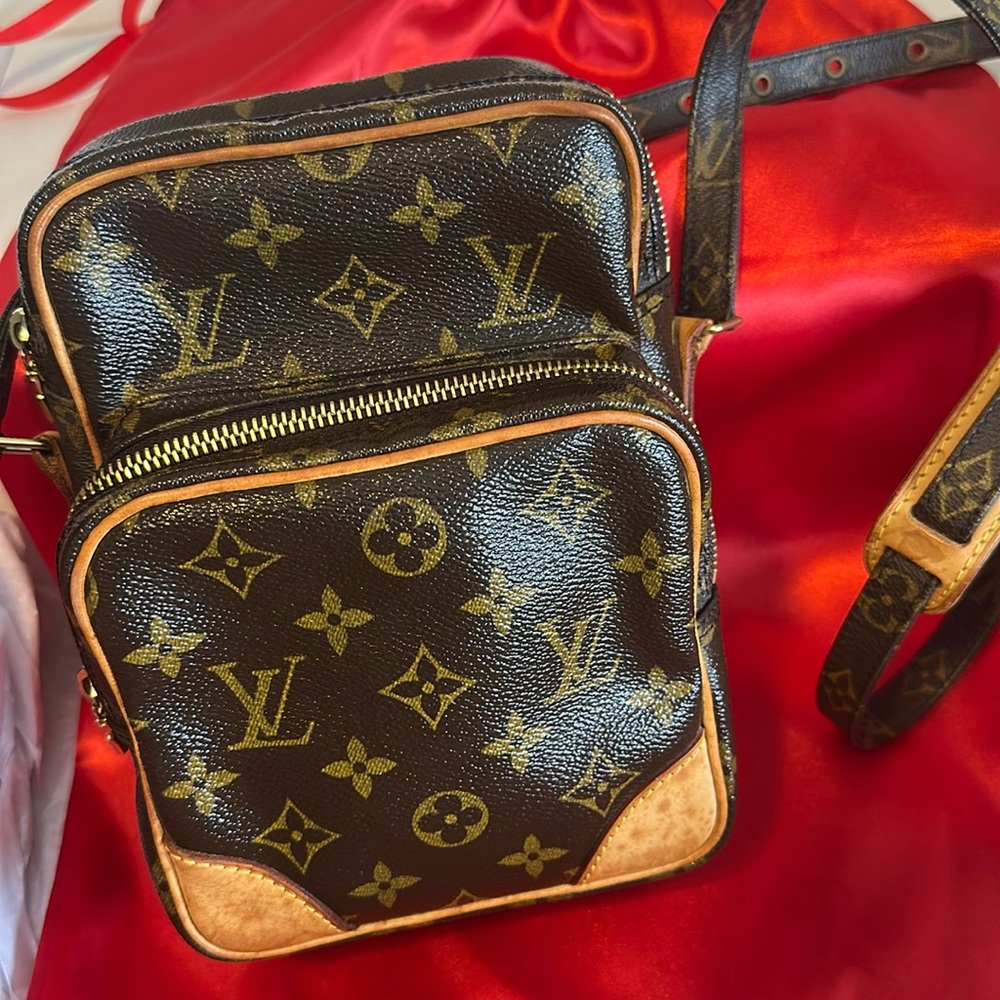 Louis Vuitton Vintage Amazon Crossbody. EVC plus LV dust bag FLASH SALE - Picture 1 of 16